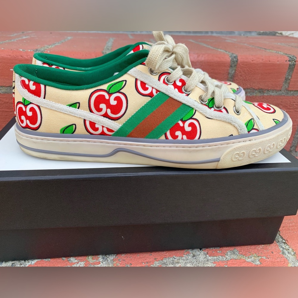 Gucci Tennis 1977 GG Apple Print Low-Top Sneakers Size 40 Wmns US 9-9.5